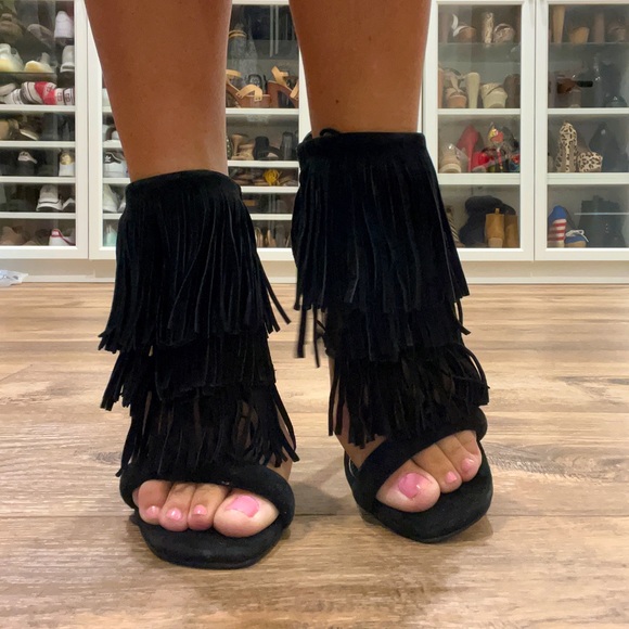 Steve Madden fringe heels. Size 5.5 Fits 6 Never worn. Super sexy! Brand new!! - Picture 3 of 6